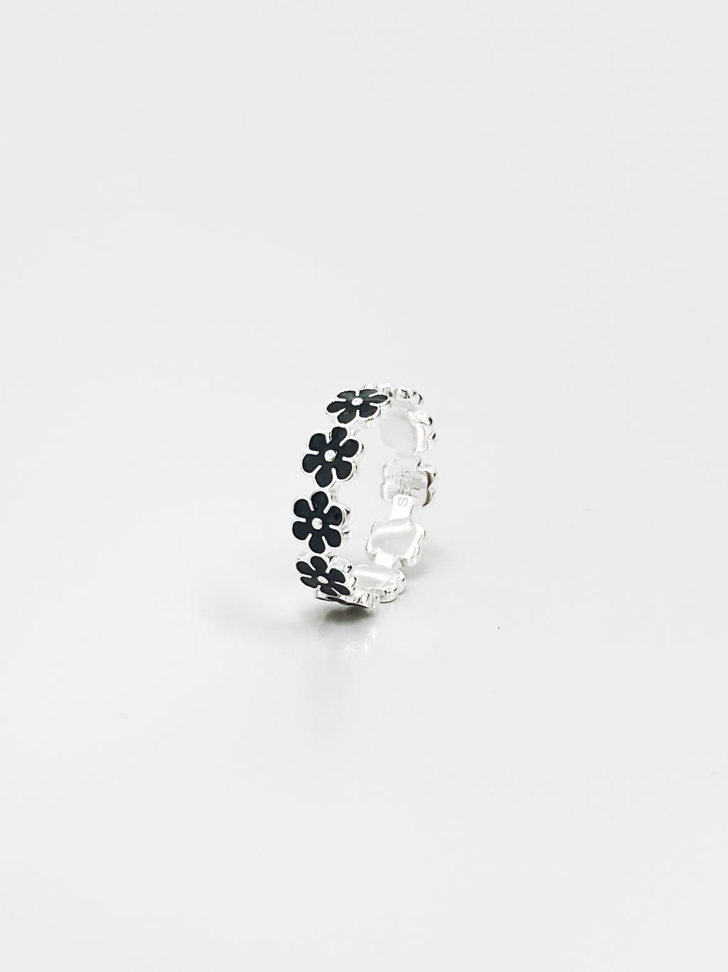 Black Flower Ring