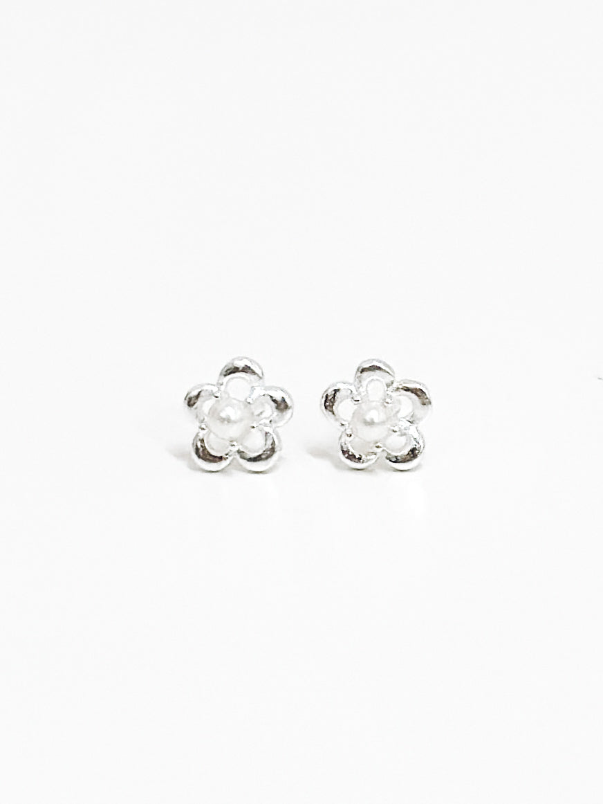 Cutie Pearl Flower Earrings