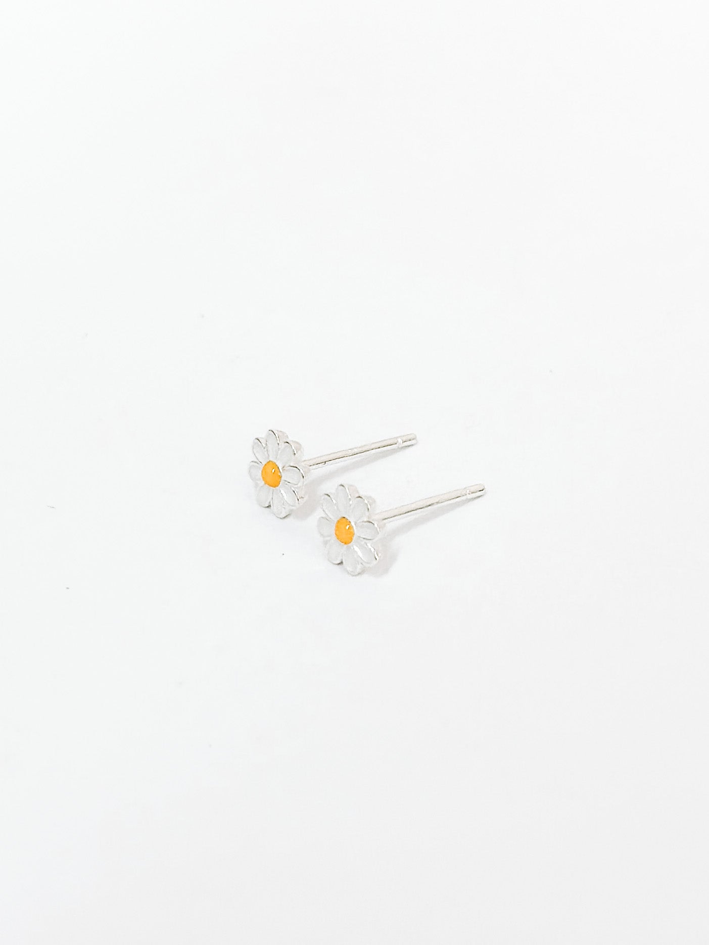 Mini Daisy Earrings 2.0