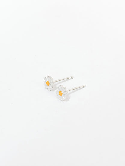 Mini Daisy Earrings 2.0