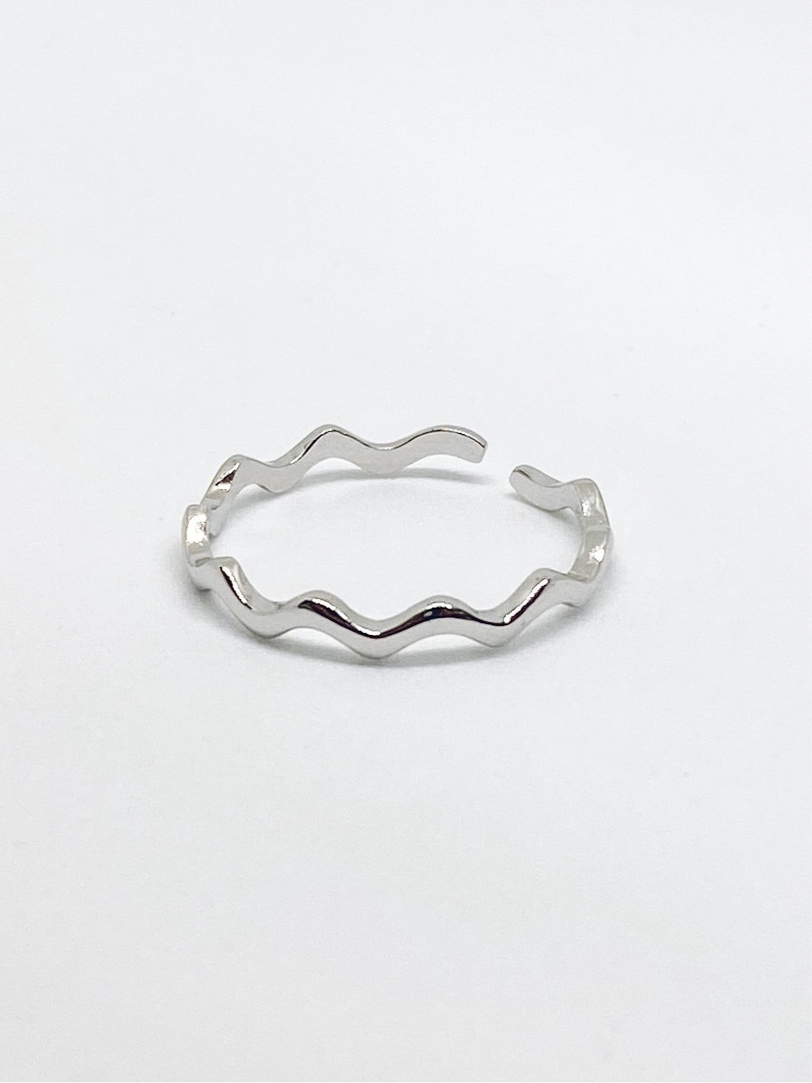 Thin Wave Roll Ring