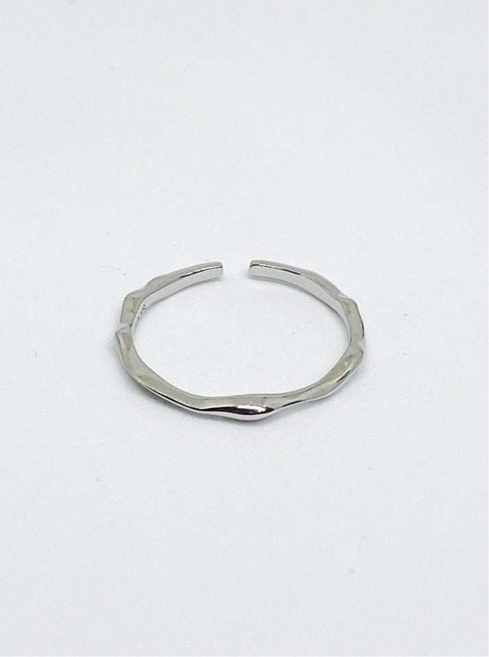 Thin Wave Ring